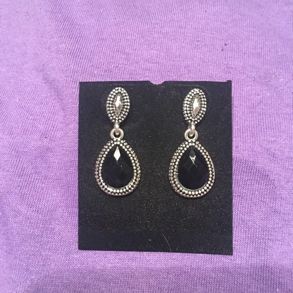 🆕Gorgeous black & silver earrings NWT - Picture 3 of 16
